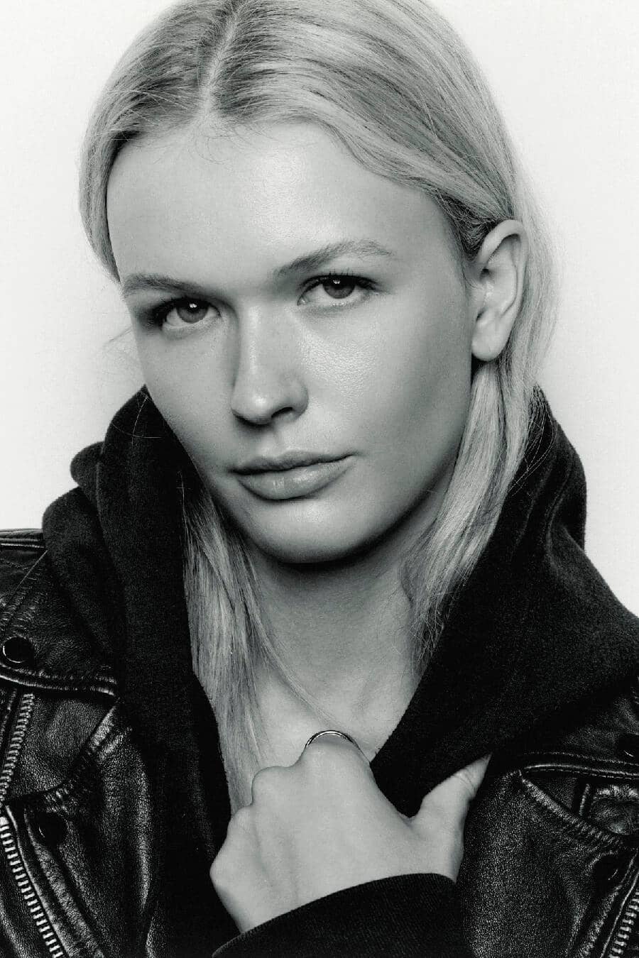 DANIELLE WOLF - Crystal Model Management